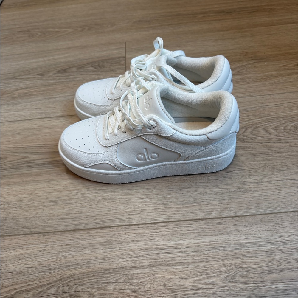 ALO Yoga Women's White Lace-Up Sneakers - Picture 3 of 7
